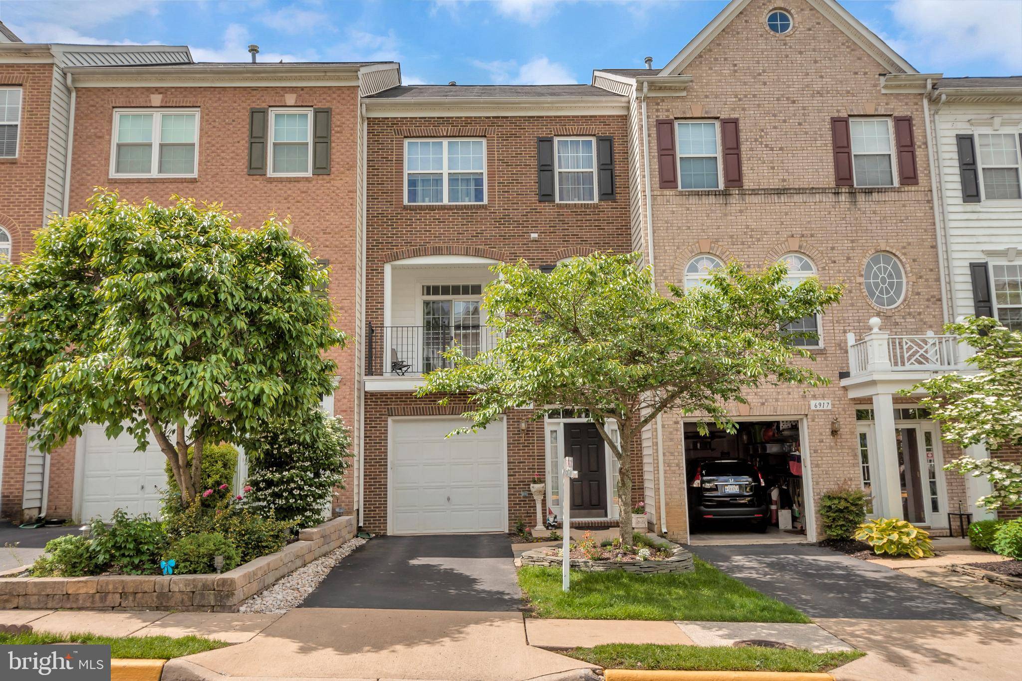 Alexandria, VA 22315,6915 ROLLING CREEK WAY