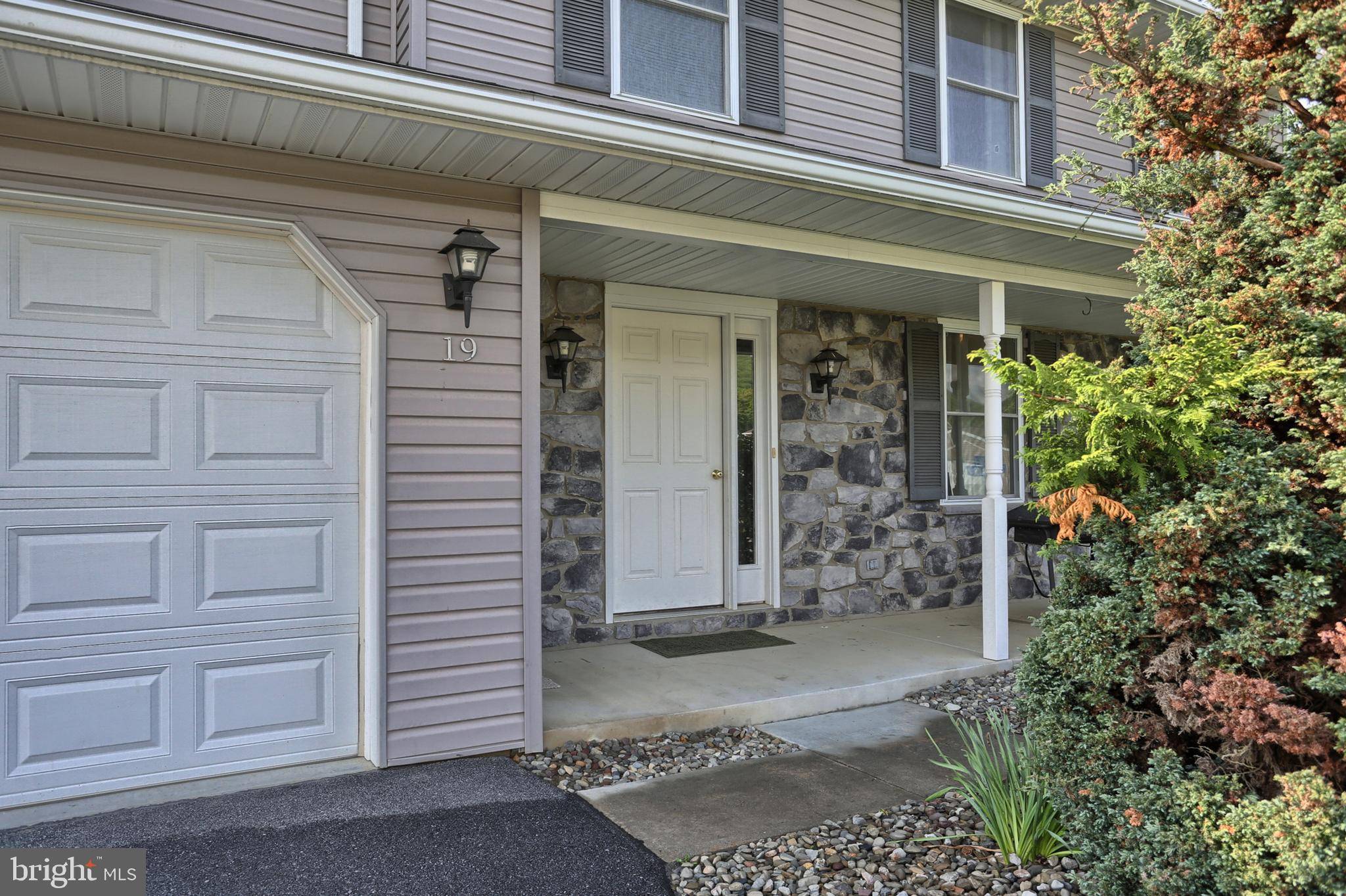 Newmanstown, PA 17073,19 OVERLOOK LN