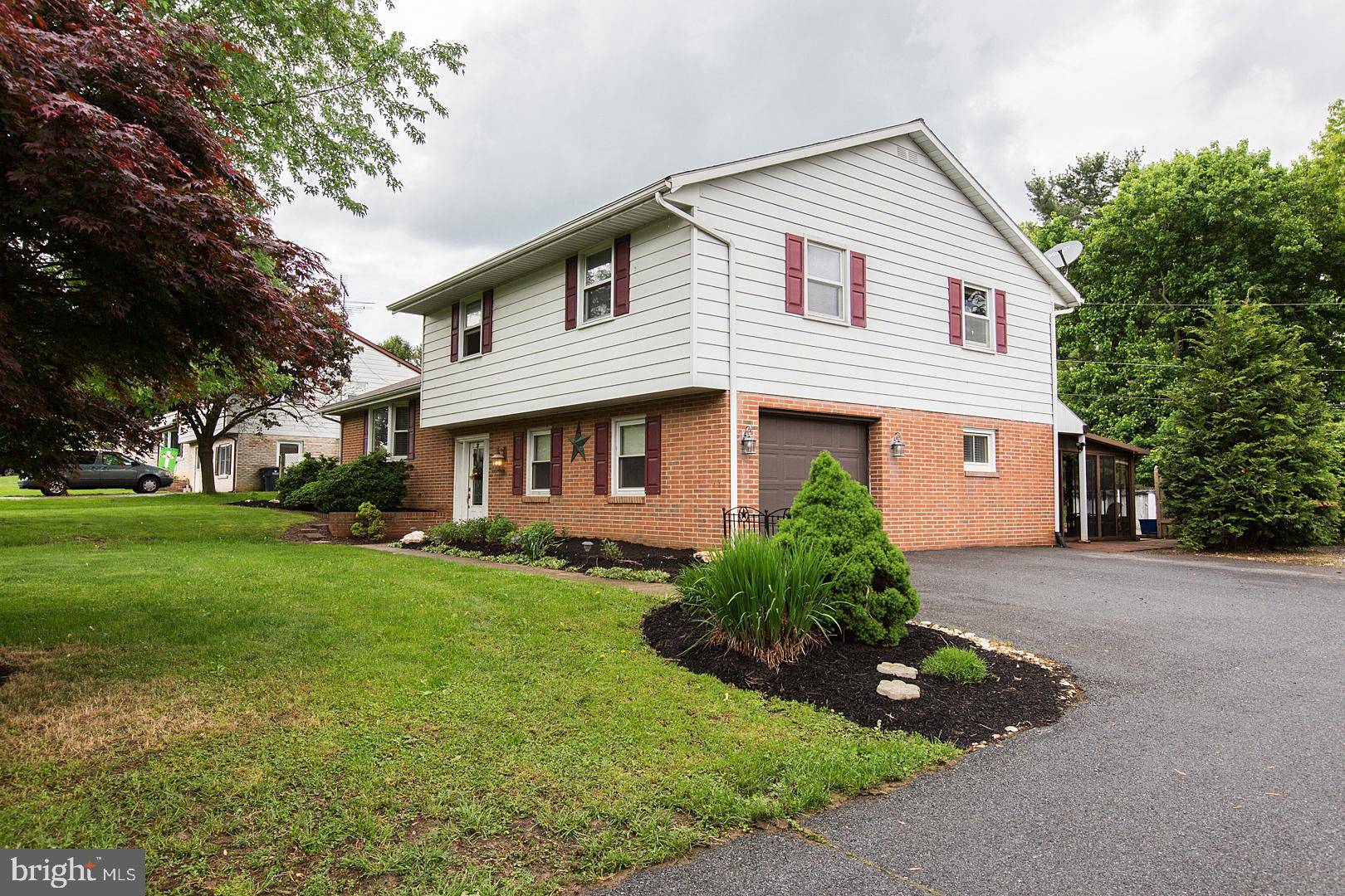 Leola, PA 17540,53 HICKORY LN