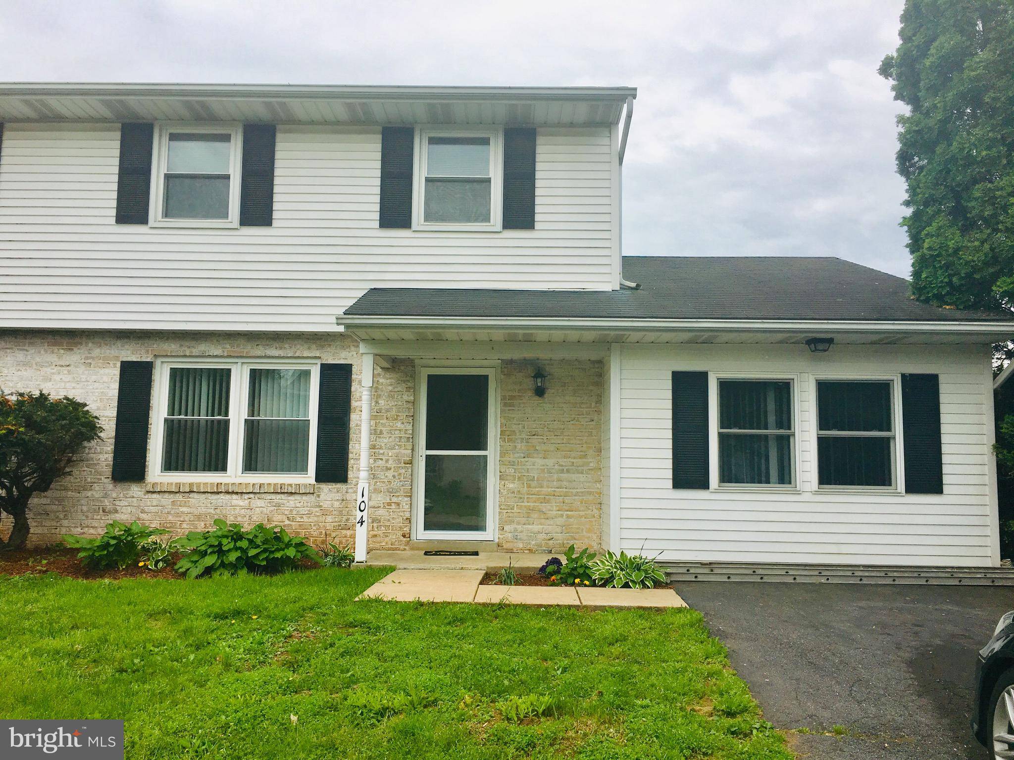 Ephrata, PA 17522,104 JULIE ANN CT