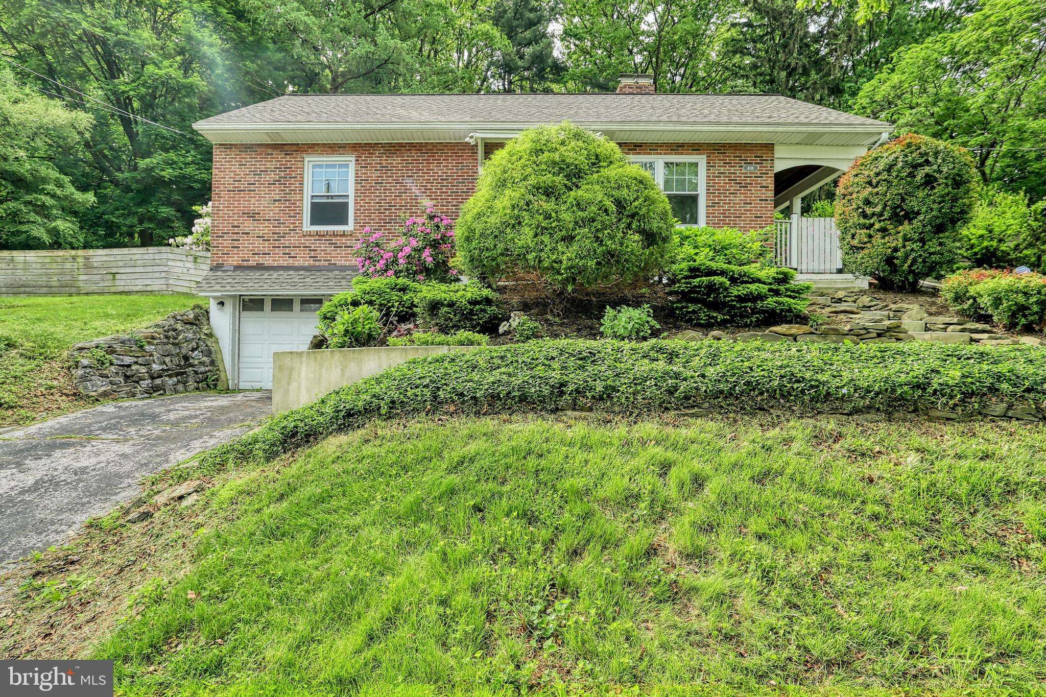 York, PA 17406,408 WOODLAND VIEW DR