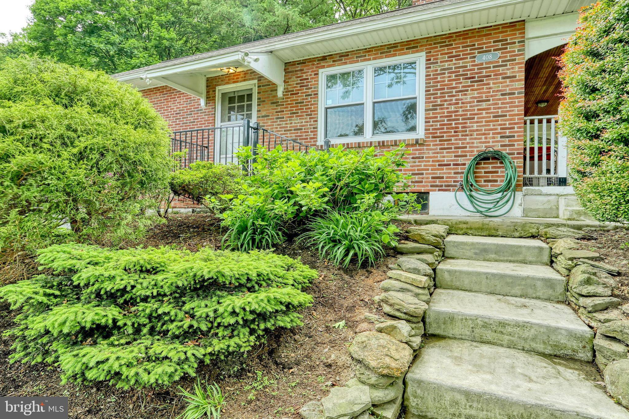 York, PA 17406,408 WOODLAND VIEW DR