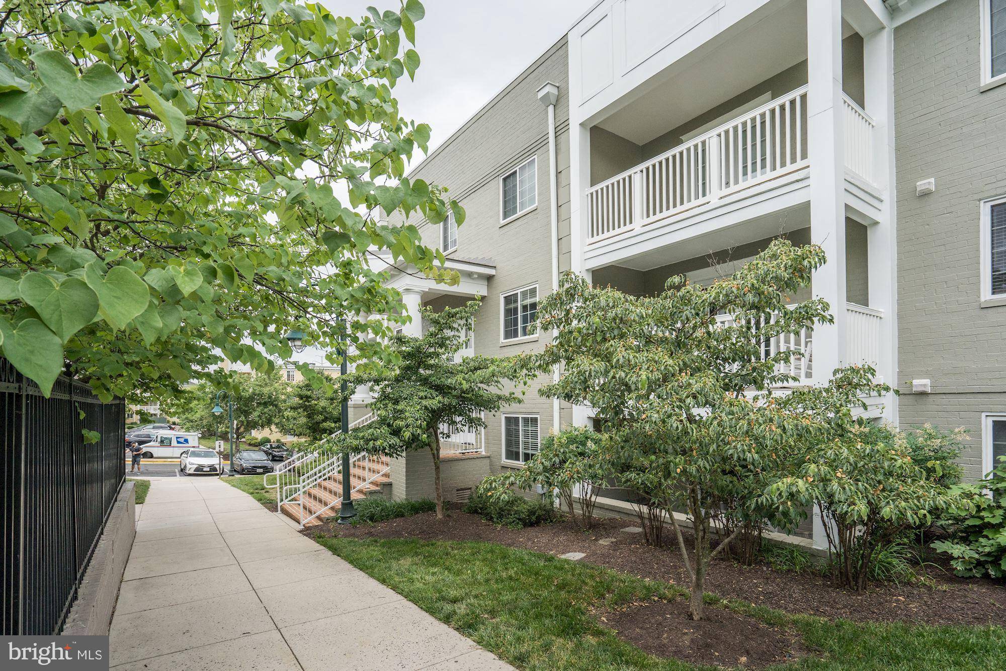 Arlington, VA 22204,4161 S FOUR MILE RUN DR #103