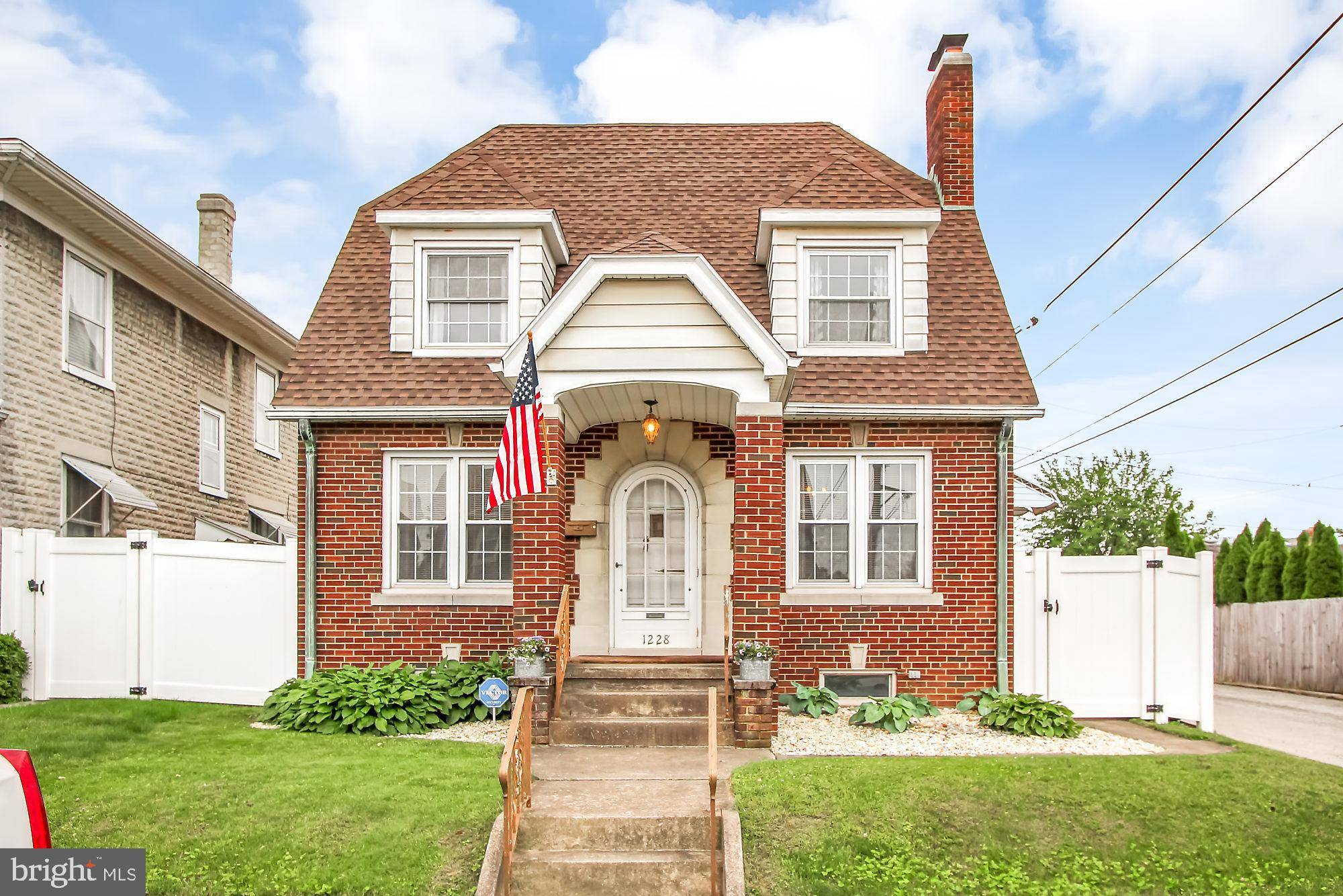 York, PA 17403,1228 E MAPLE ST