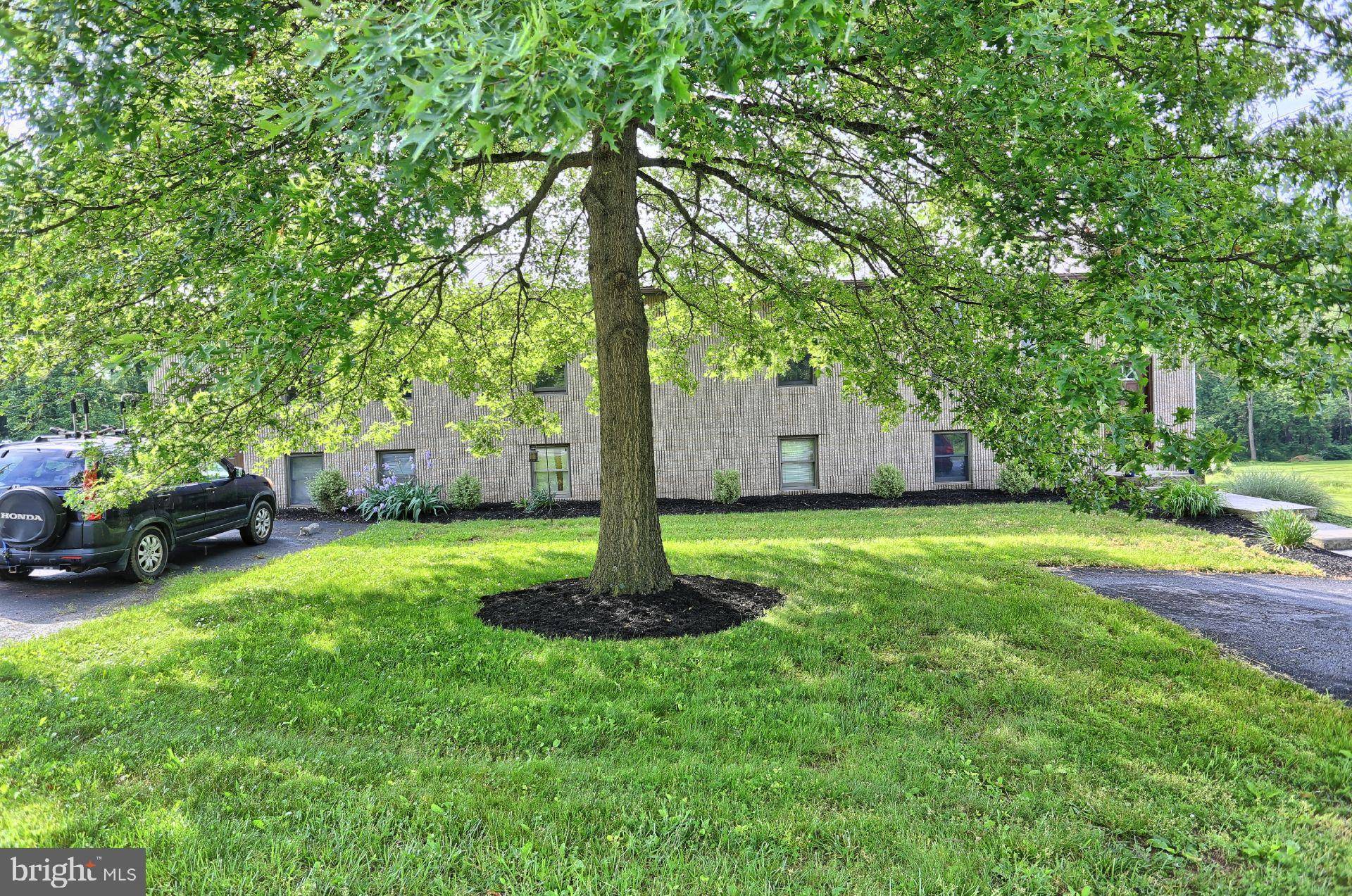 Lewisberry, PA 17339,892 SCHOOL HOUSE LN