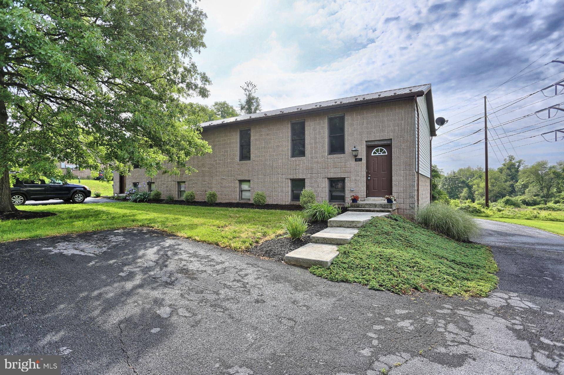 Lewisberry, PA 17339,892 SCHOOL HOUSE LN