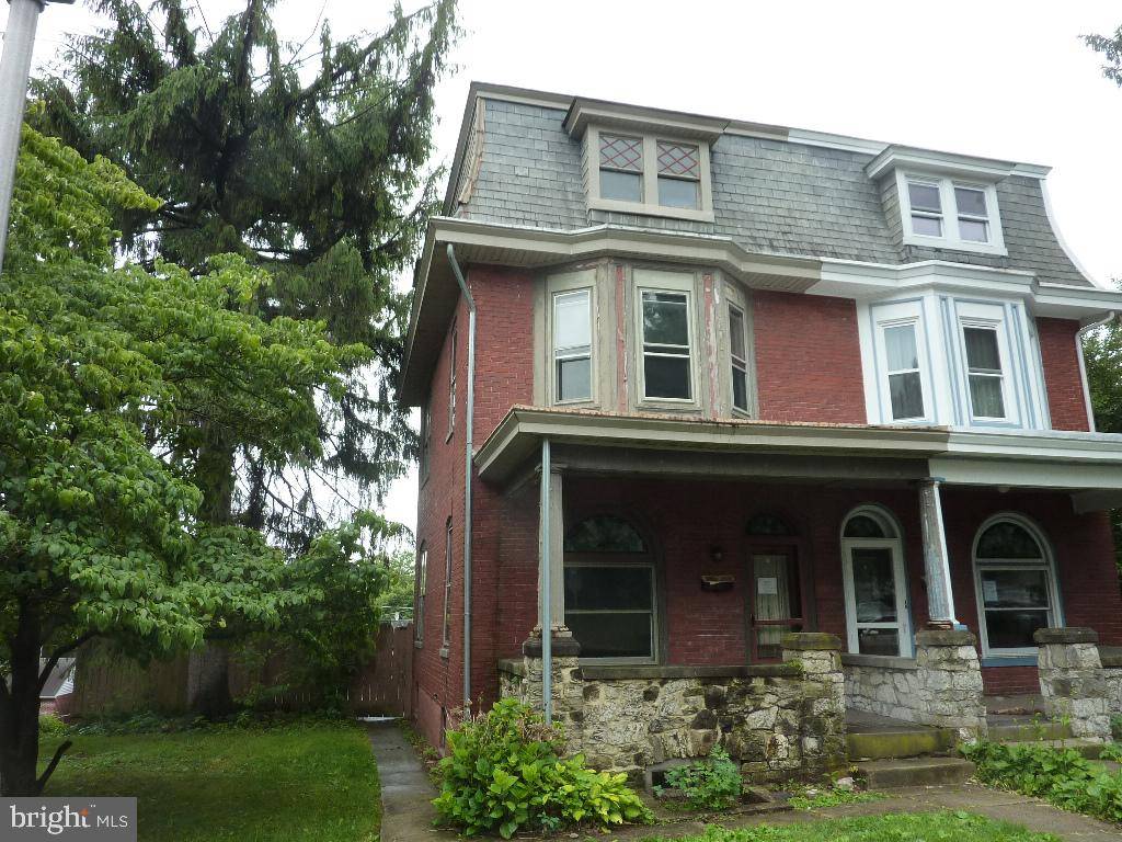 Ephrata, PA 17522,16 BROAD ST