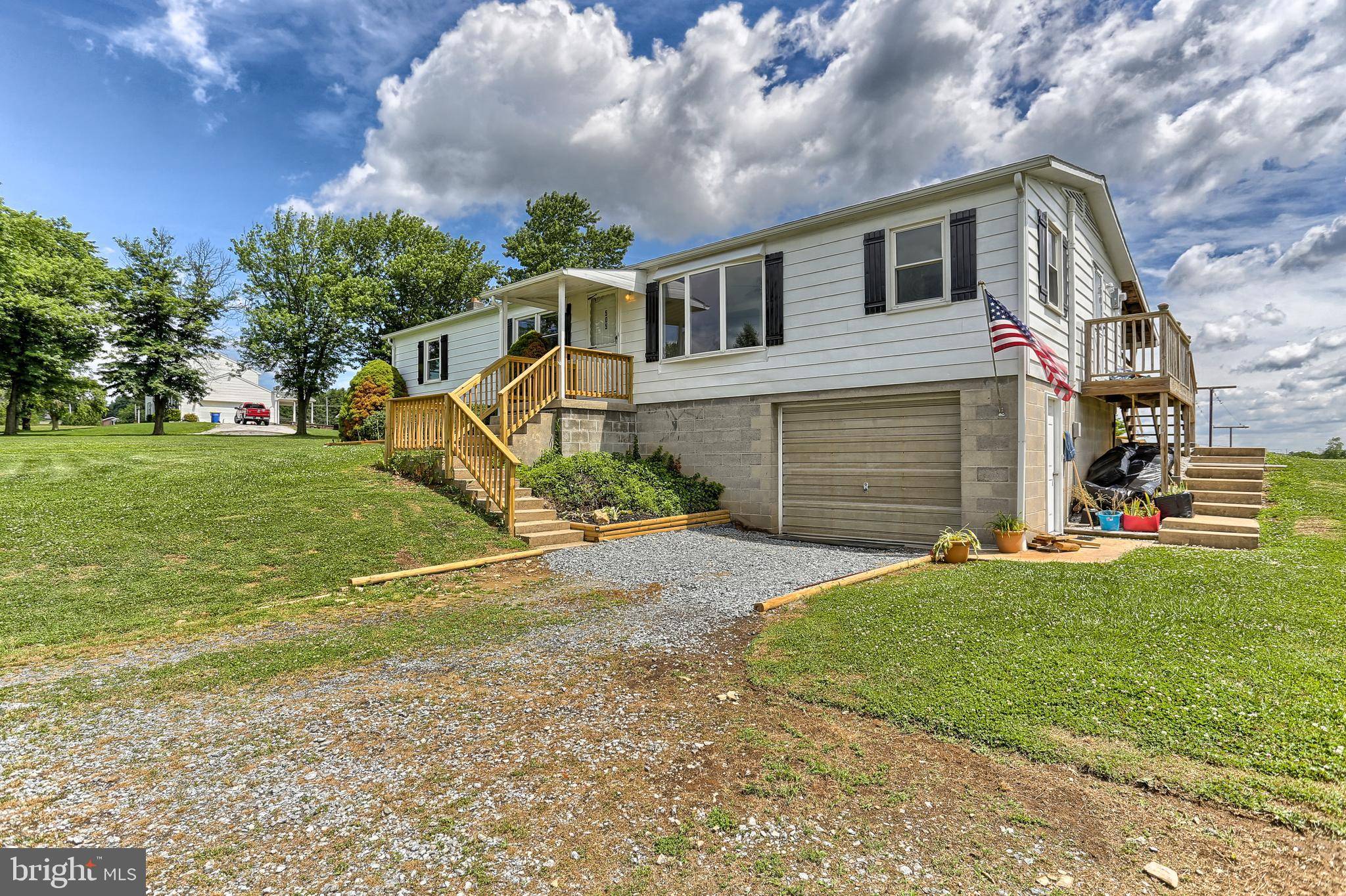 Mount Wolf, PA 17347,505 HILLVIEW DR