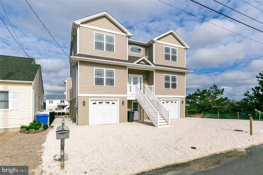 Manahawkin, NJ 08050,972 JENNIFER LN