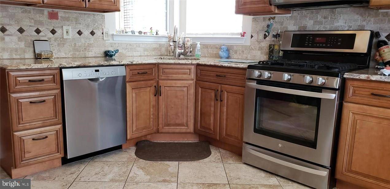 Bayville, NJ 08721,122 DRIFTWOOD DR