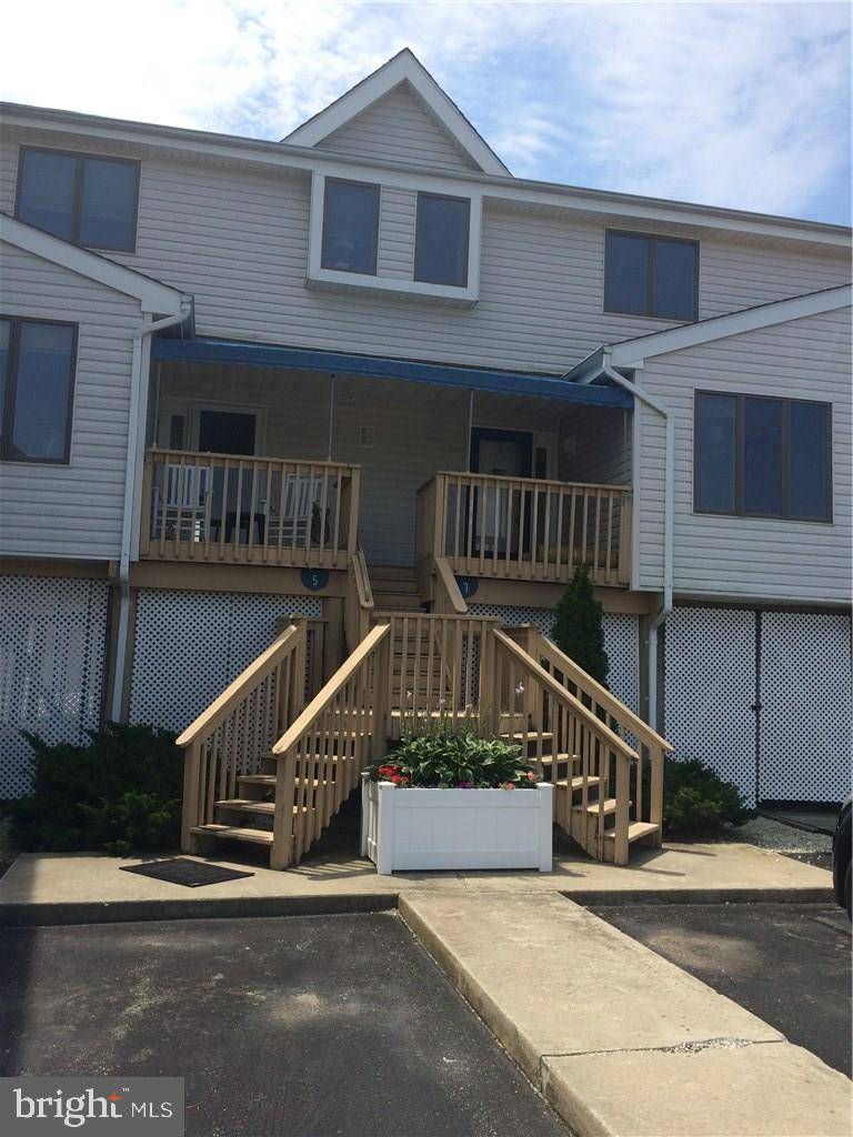 Tuckerton, NJ 08087,7 W PLAYHOUSE DR #17