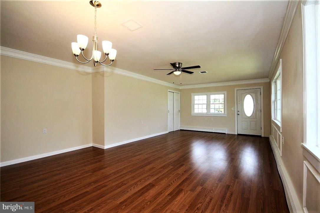 Toms River, NJ 08757,8 SAINT DAVID DR #RENOVATED