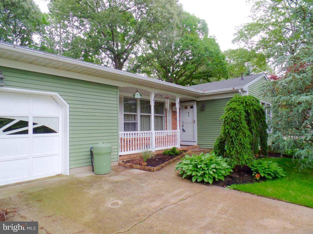 Lanoka Harbor, NJ 08734,310 HEMLOCK DR