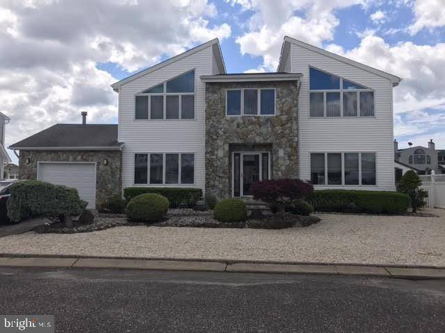 Manahawkin, NJ 08050,153 CATHERINE LN