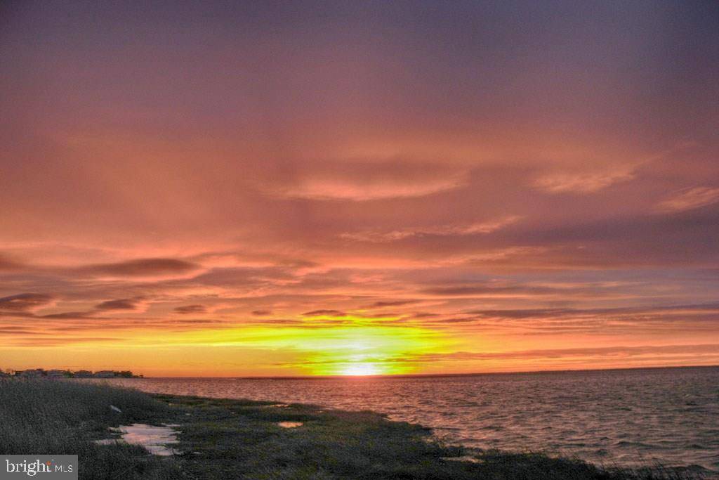 Barnegat Light, NJ 08006,17 W 22ND ST