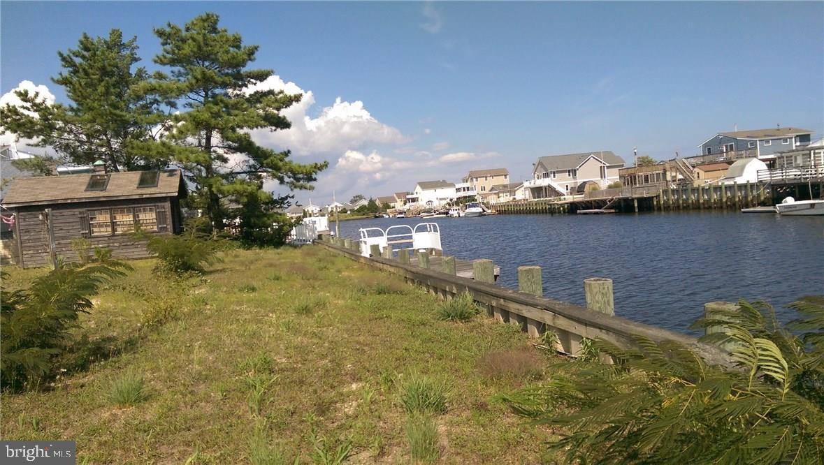 Tuckerton, NJ 08087,729 TWIN LAKES BLVD