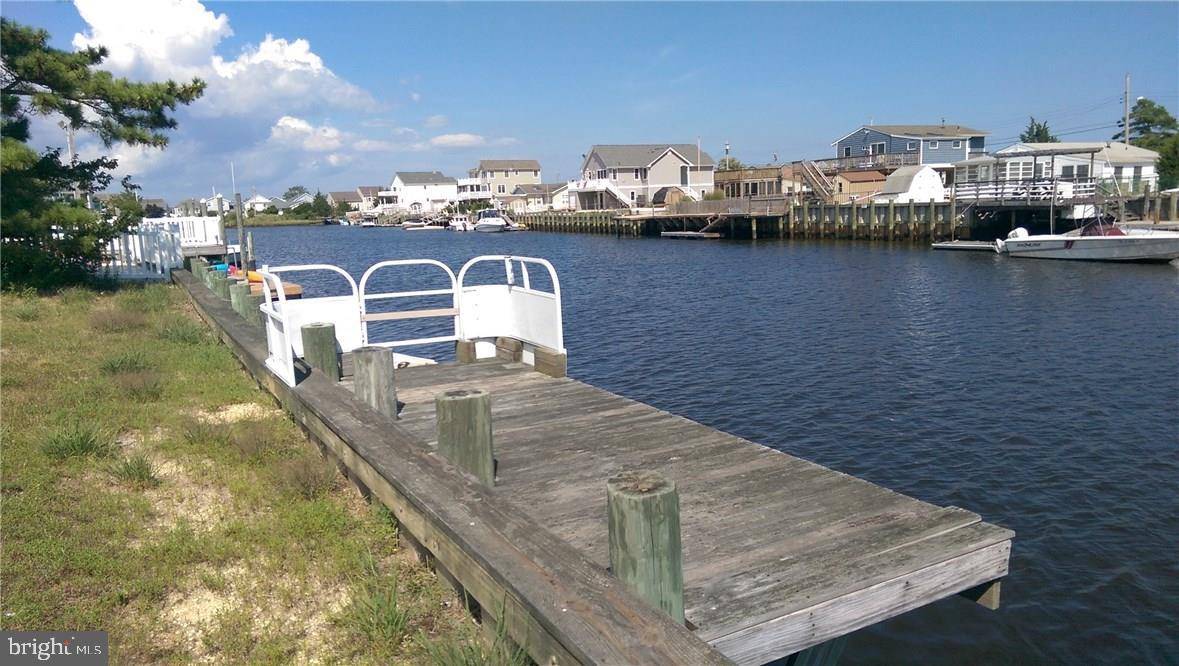 Tuckerton, NJ 08087,729 TWIN LAKES BLVD