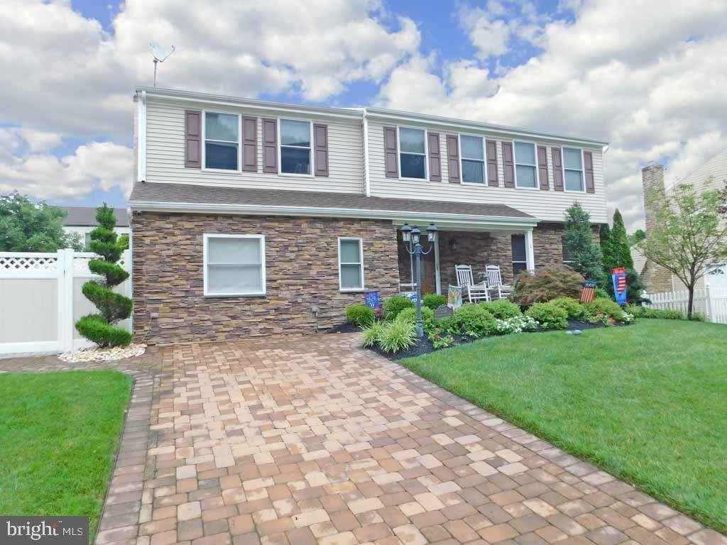 Bensalem, PA 19020,1112 NEWPORT MEWS DR