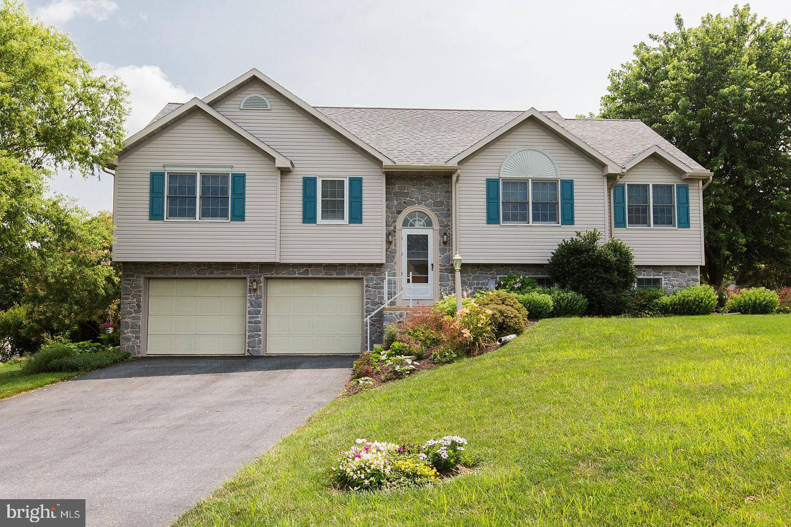 Lititz, PA 17543,4 FAWN GLENN CT