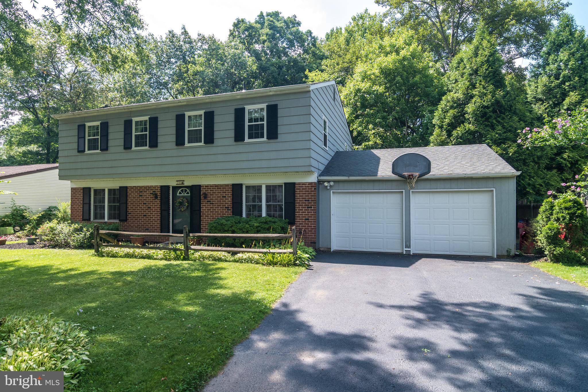 Warminster, PA 18974,70 HIDDEN WOODS LN