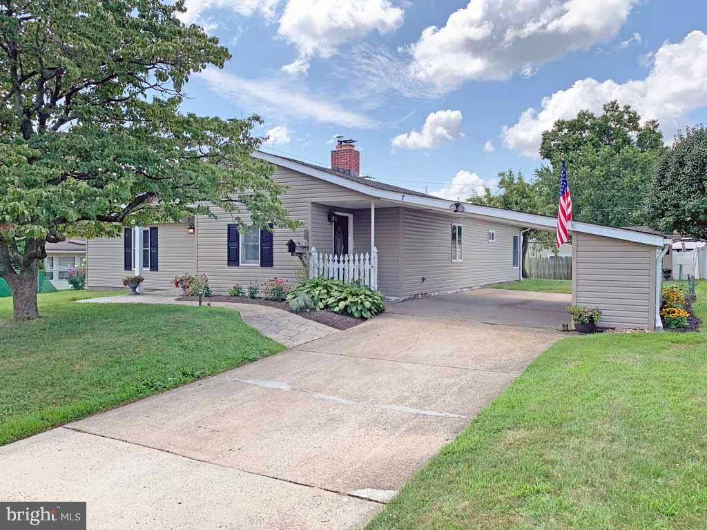 Levittown, PA 19054,7 BLACK PINE LN