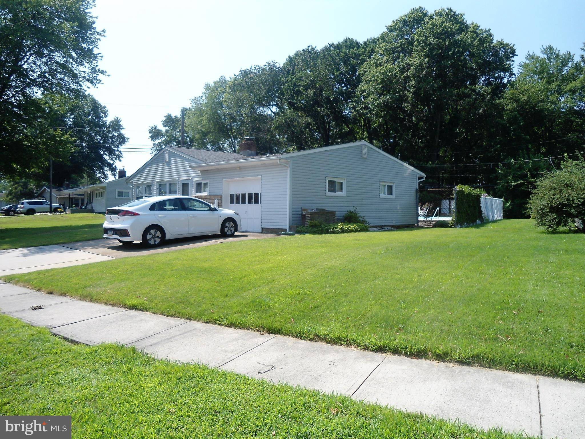 Levittown, PA 19054,9 TREE LN