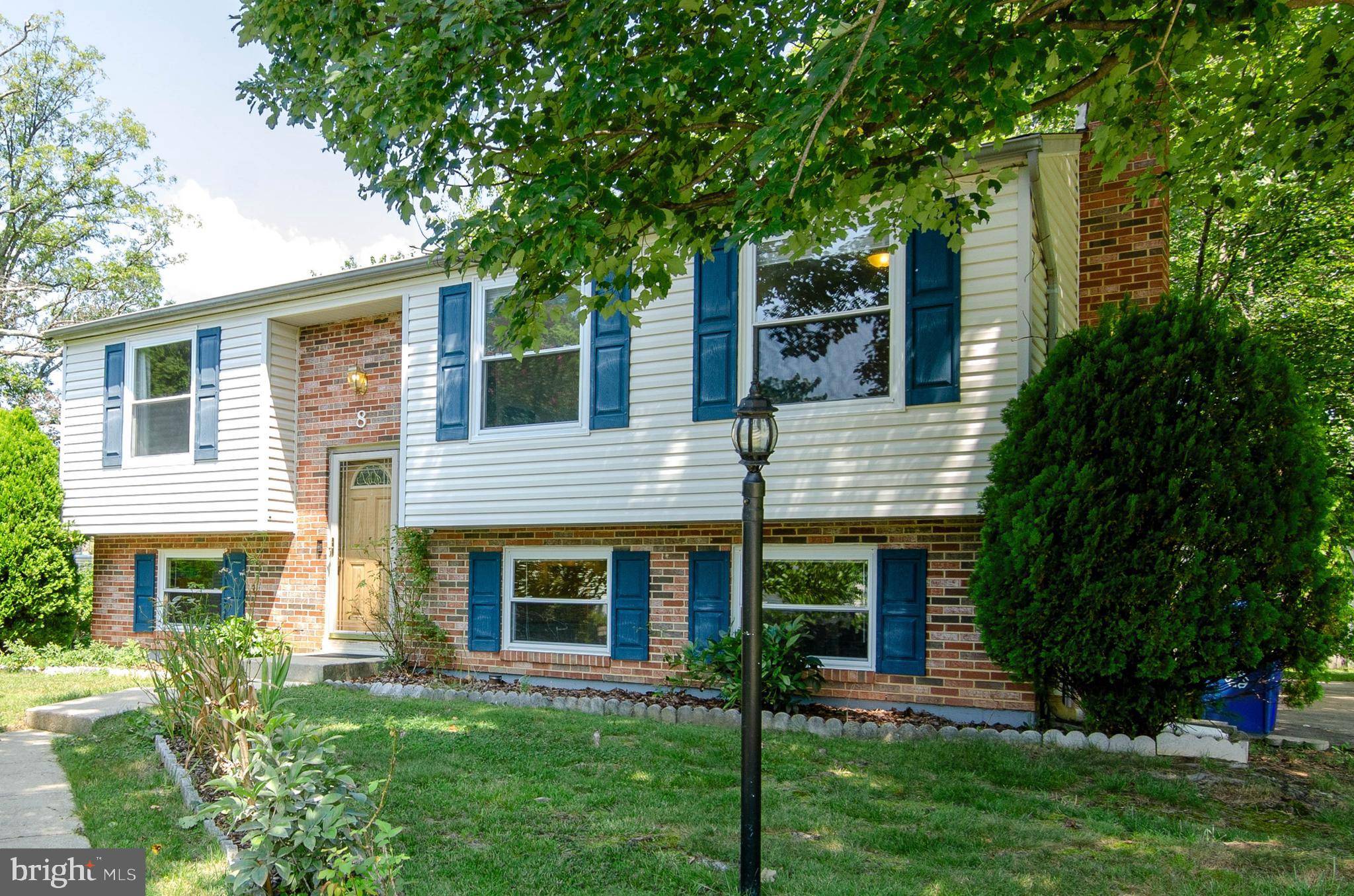 Gaithersburg, MD 20877,8 MINERAL SPRINGS CT