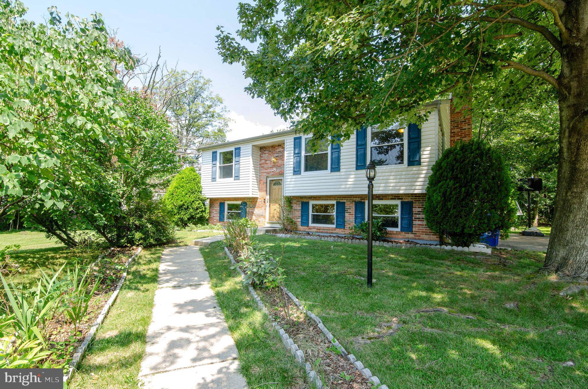 Gaithersburg, MD 20877,8 MINERAL SPRINGS CT