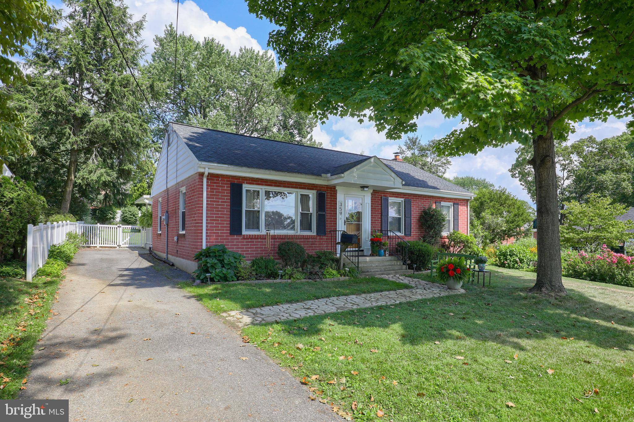 Lancaster, PA 17603,359 HAWTHORNE DR