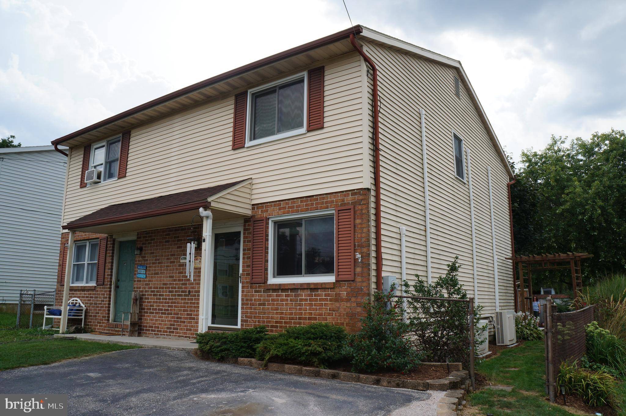 Hanover, PA 17331,909 BAER AVE