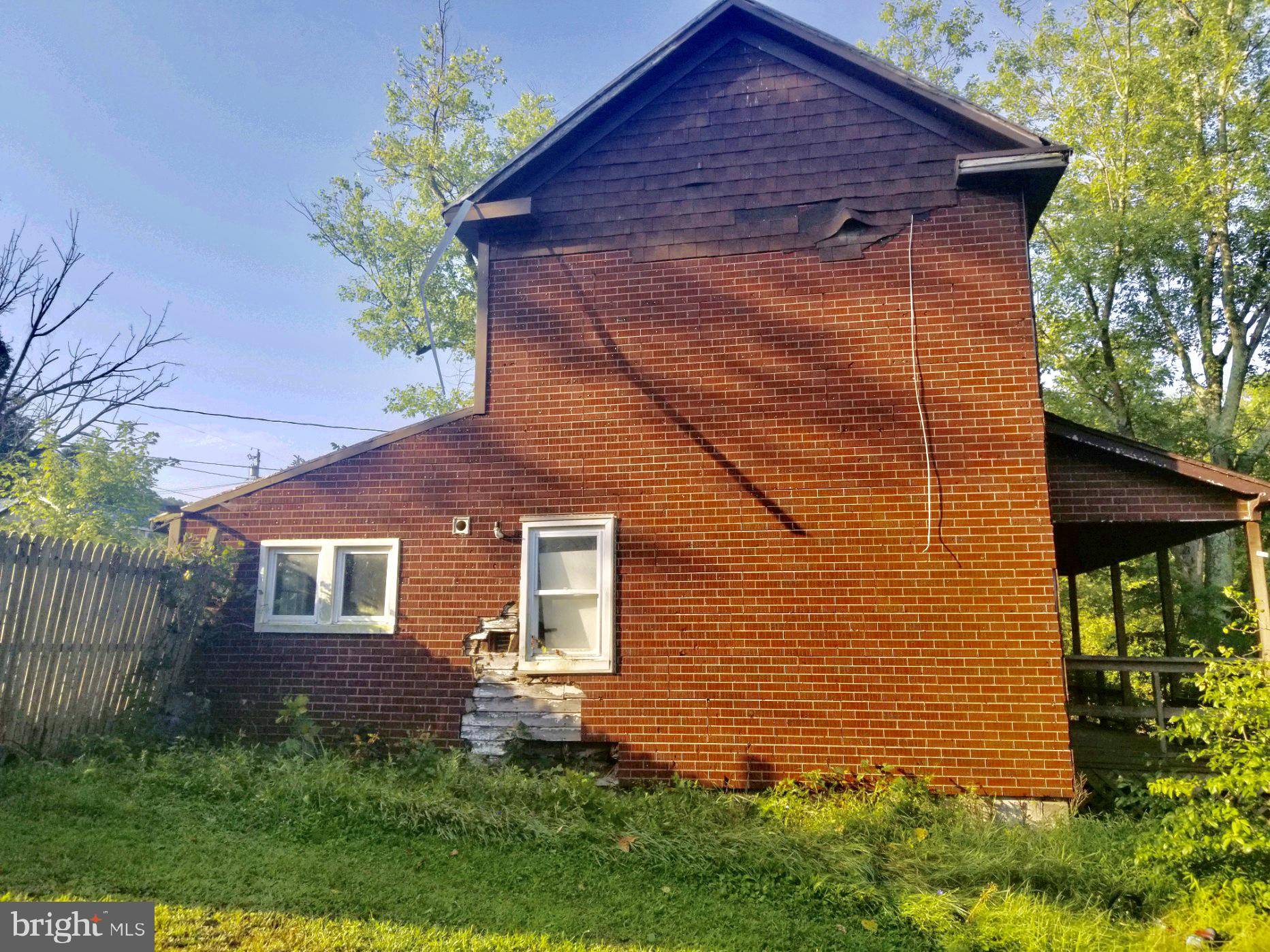 Berkeley Springs, WV 25411,99 JAMES ST