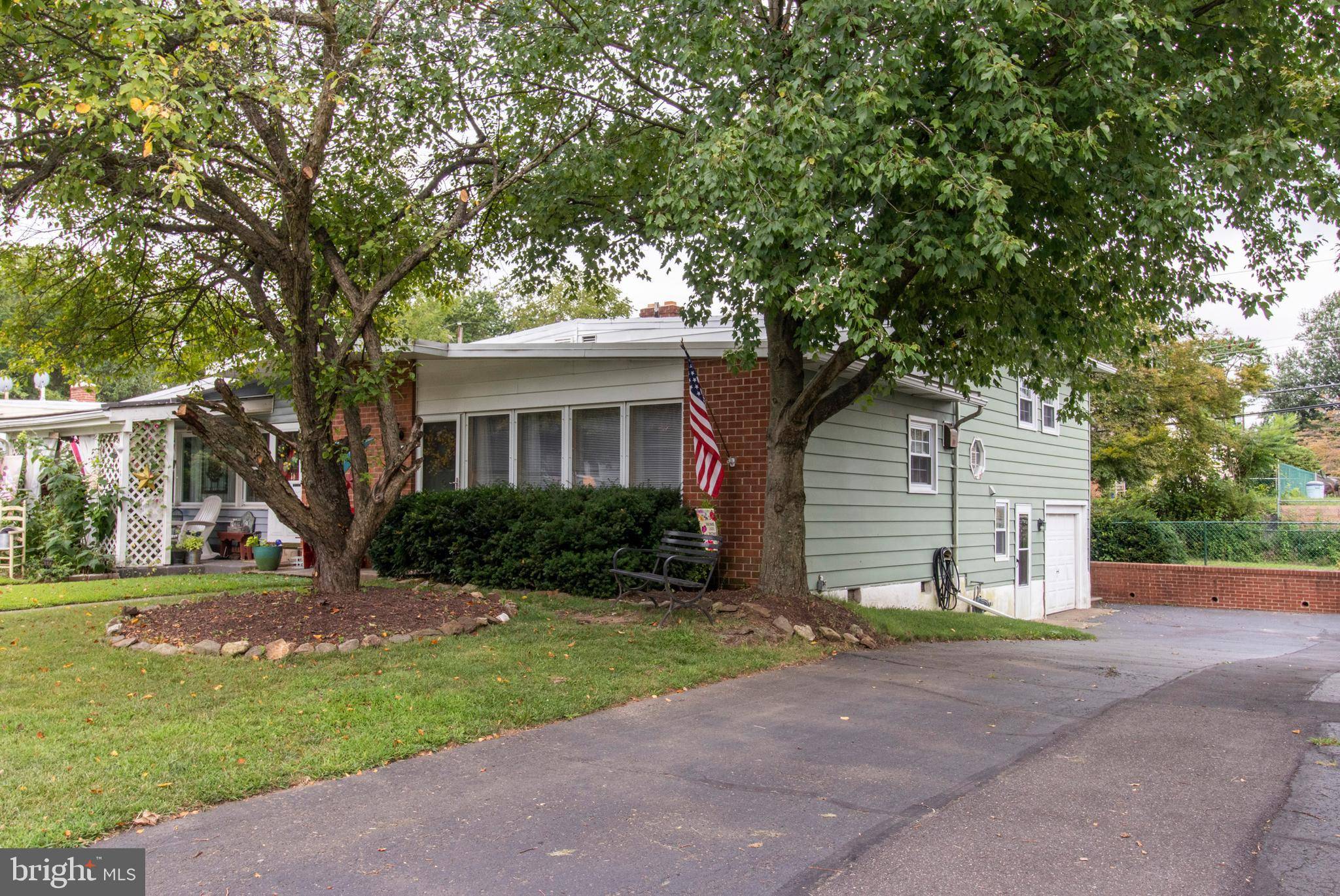 Abington, PA 19001,1362 SAINT CHARLES PL