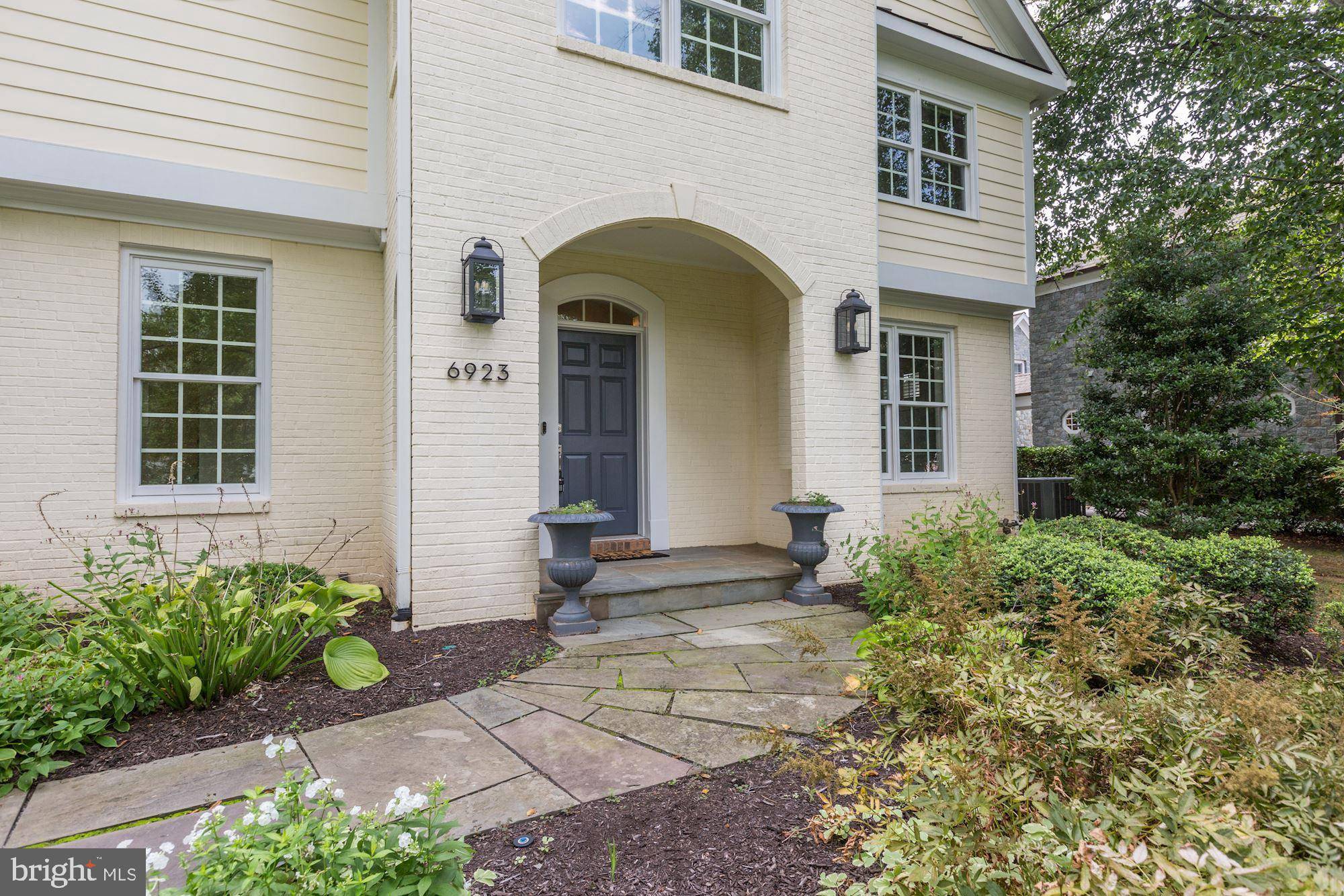 Mclean, VA 22101,6923 RIVER OAKS DR