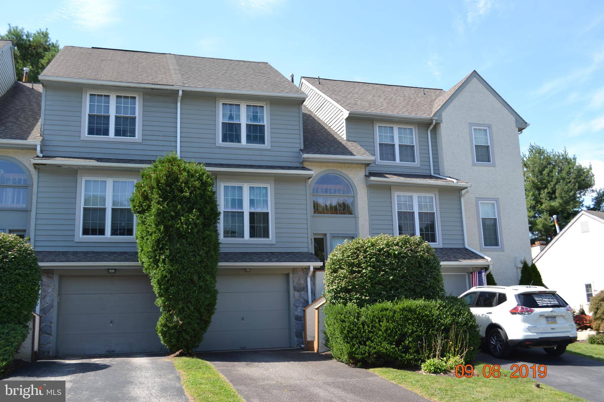 Aston, PA 19014,136 KNOLLWOOD CT