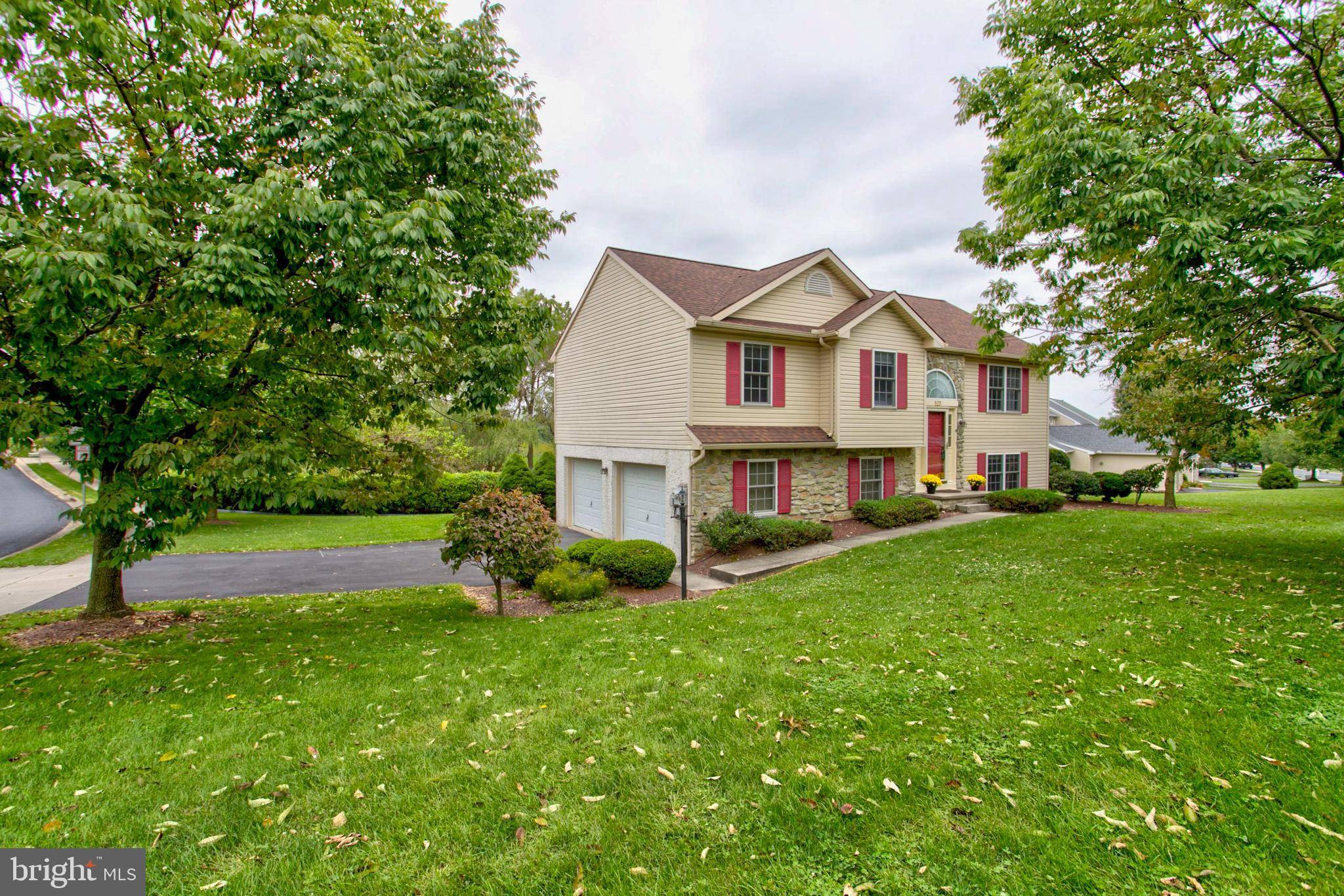 Manheim, PA 17545,523 MEADOWLARK LN