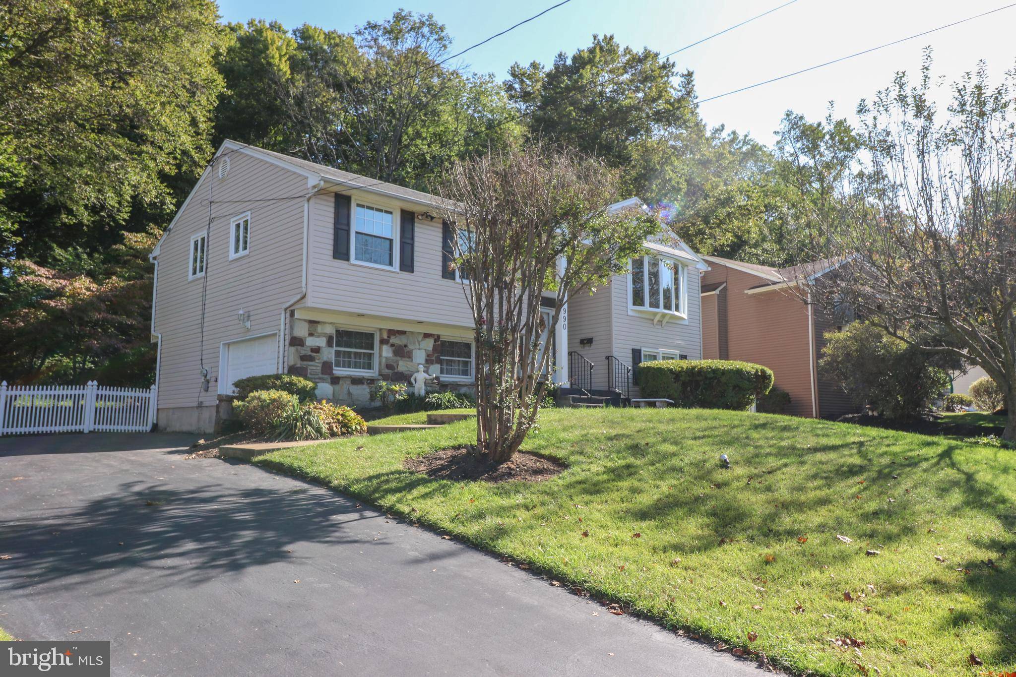 Warminster, PA 18974,990 DECKER LN