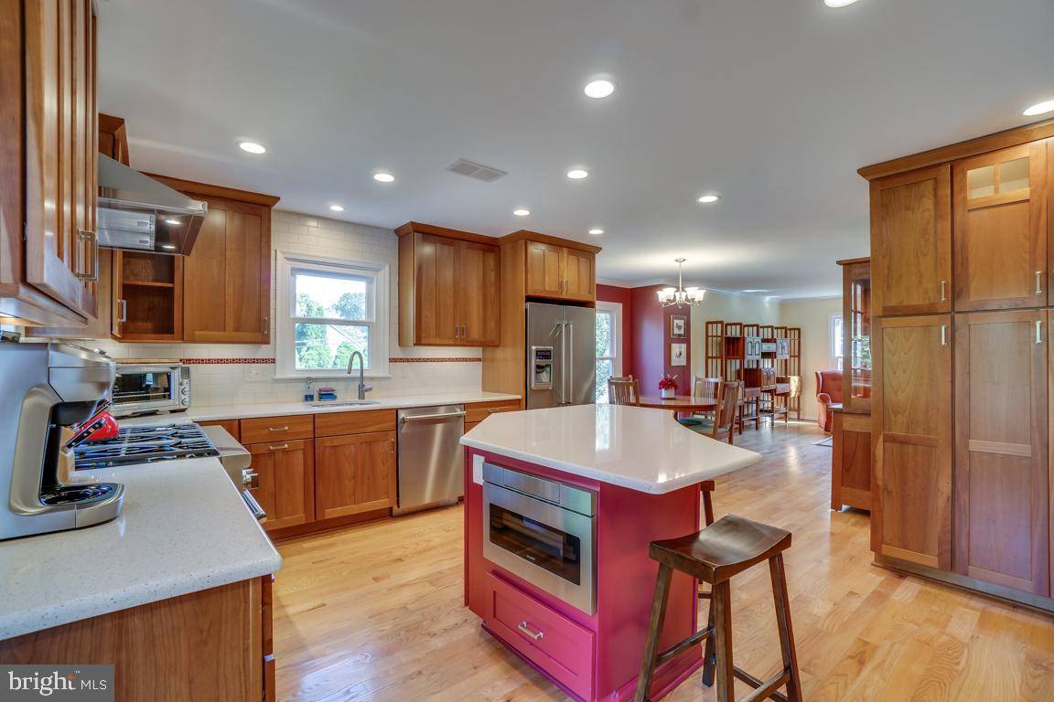 Burke, VA 22015,9812 WESTWOOD MANOR CT