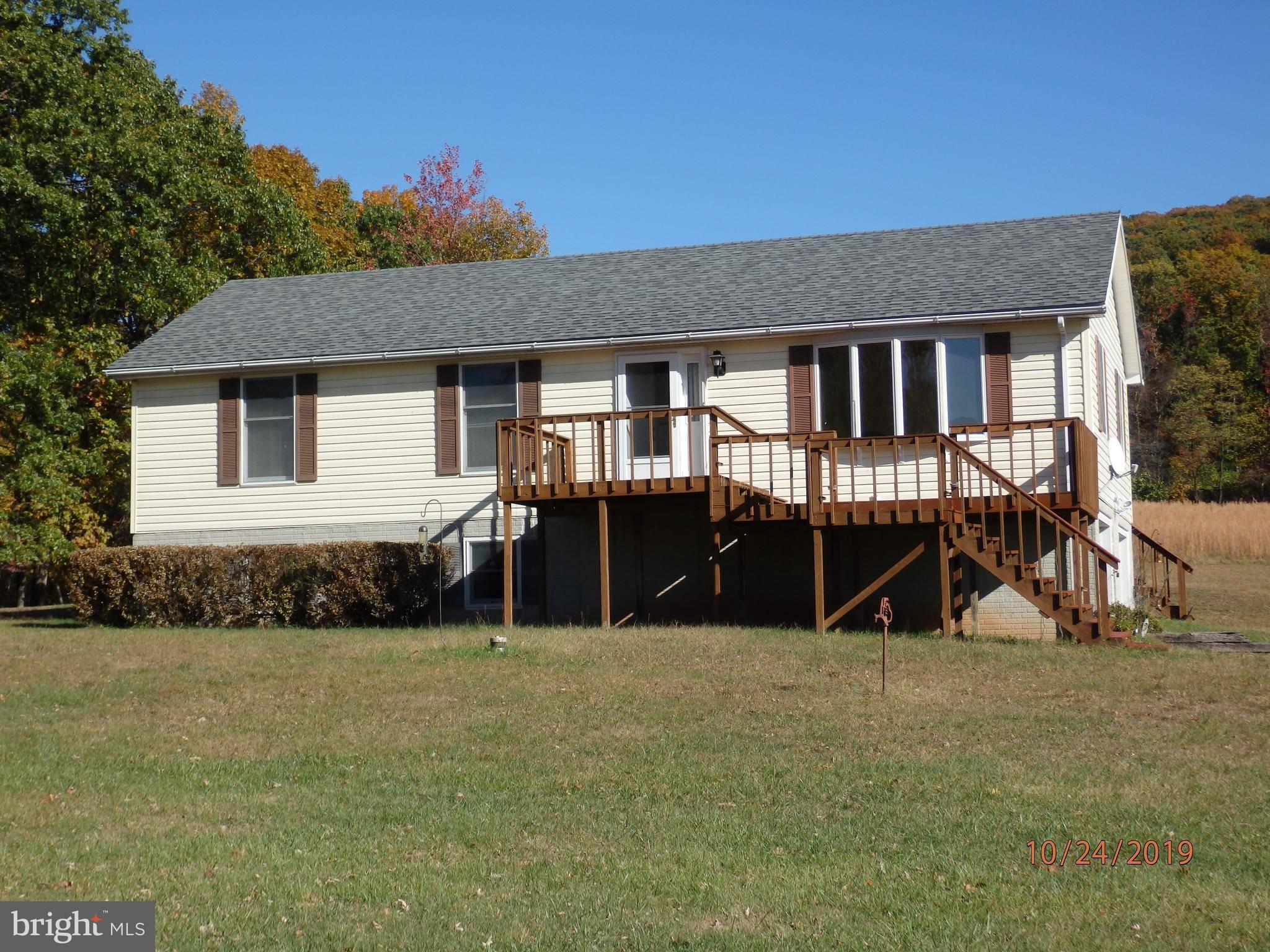 Paw Paw, WV 25434,275 LEES LN