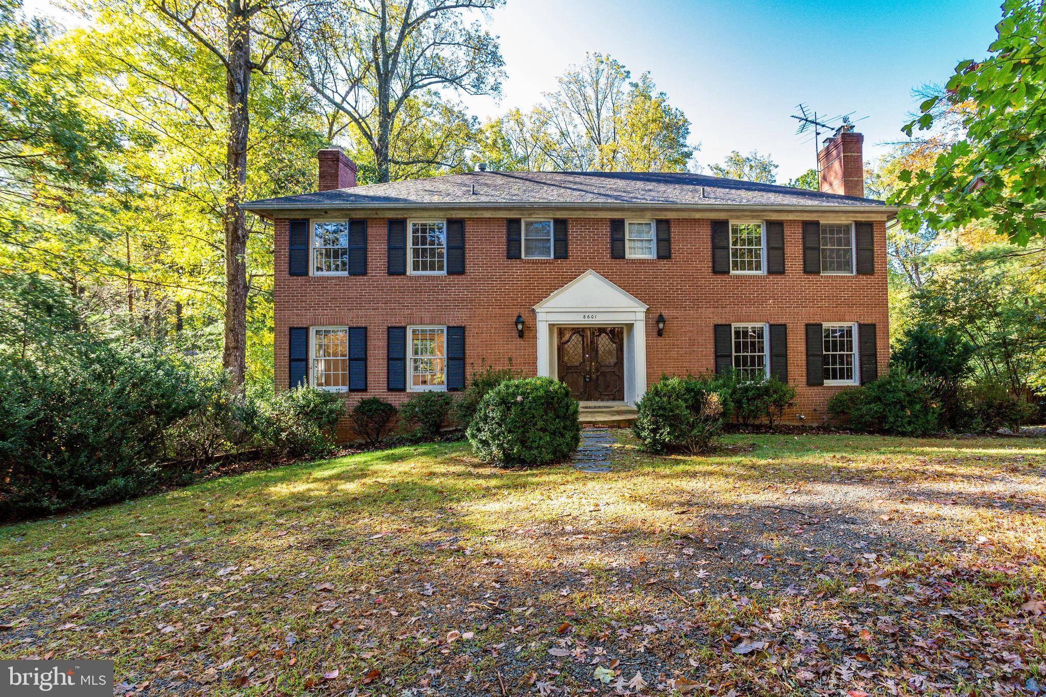 Mclean, VA 22102,8601 BROOK RD