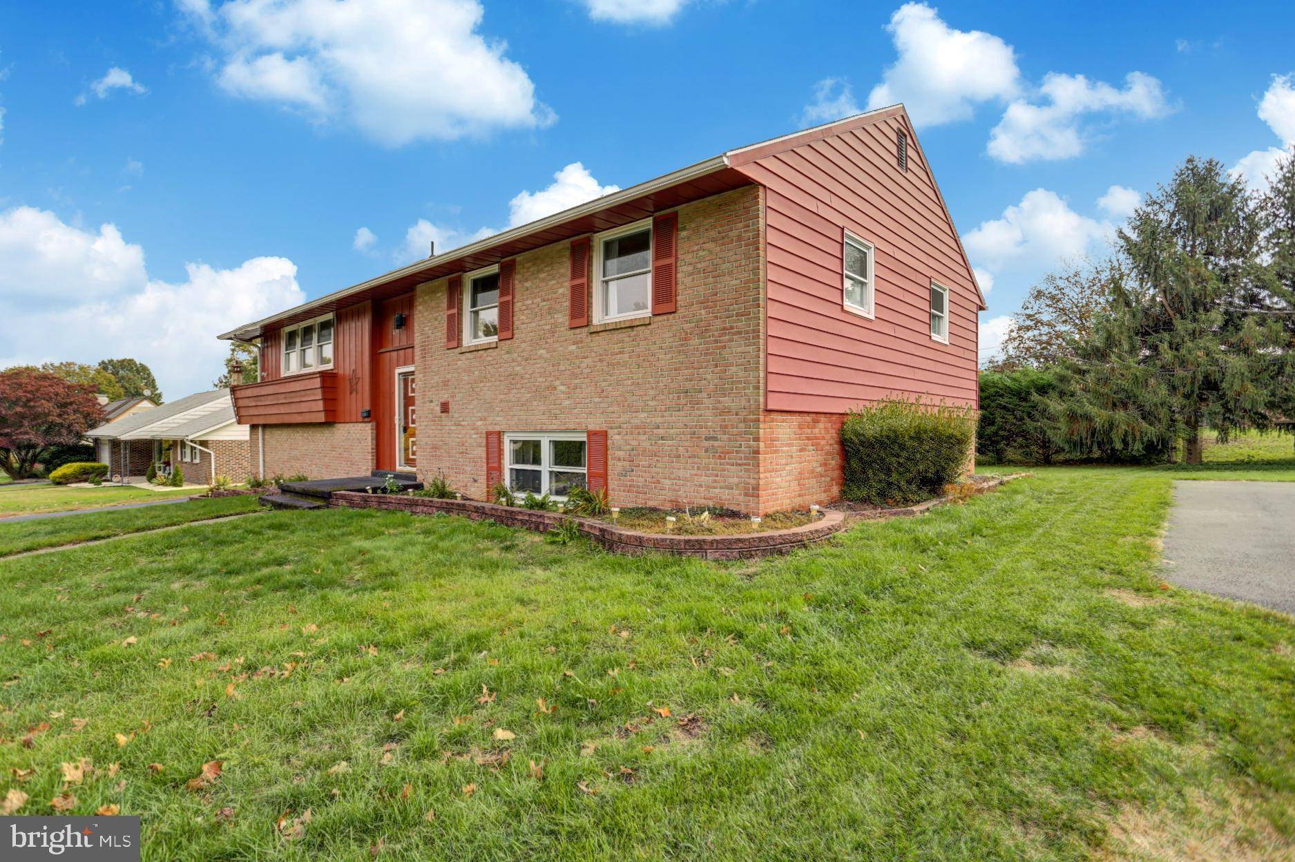 Wyomissing, PA 19610,1633 SHERWOOD RD