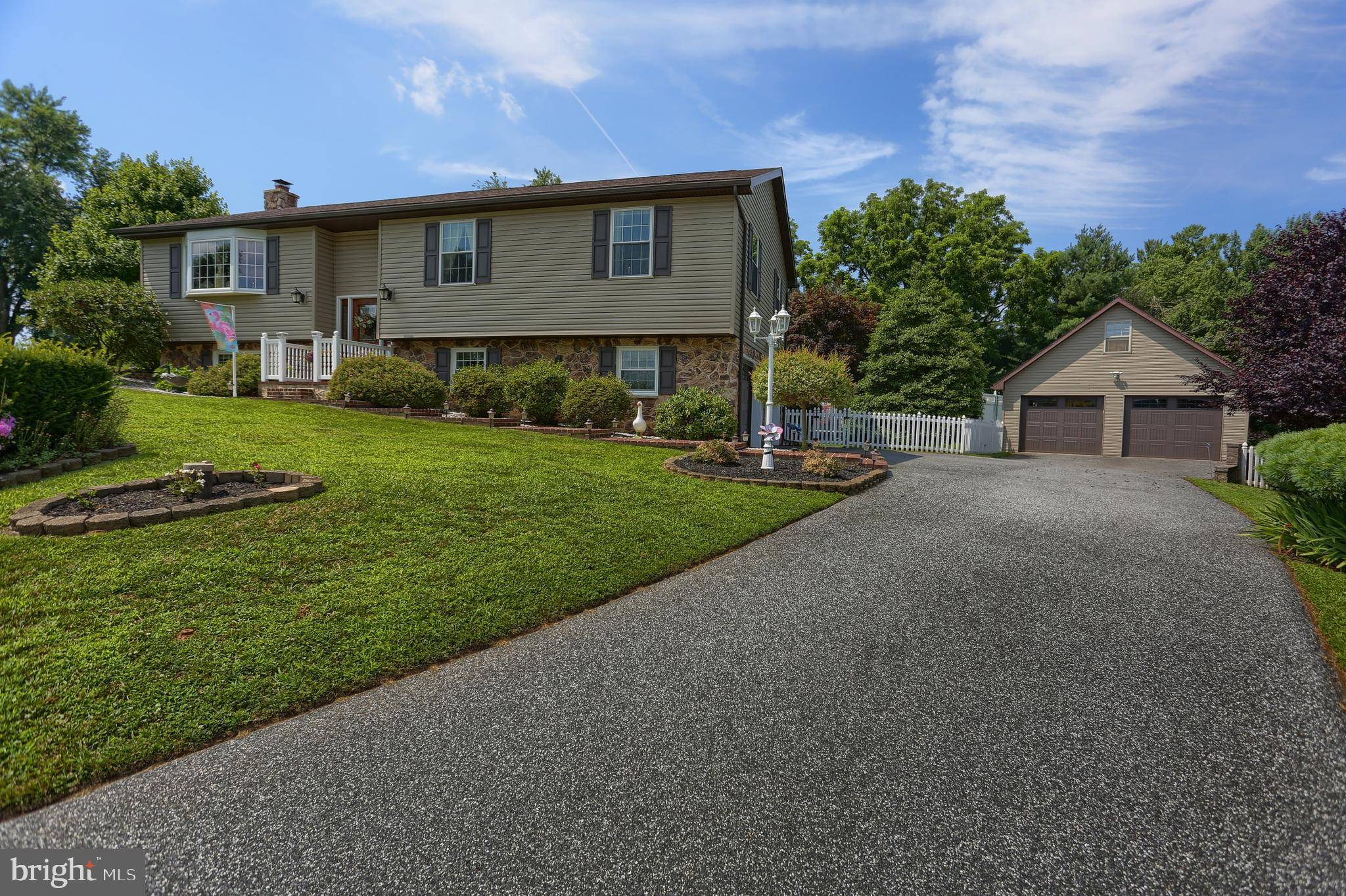 Willow Street, PA 17584,2 MAPLEWOOD CIR