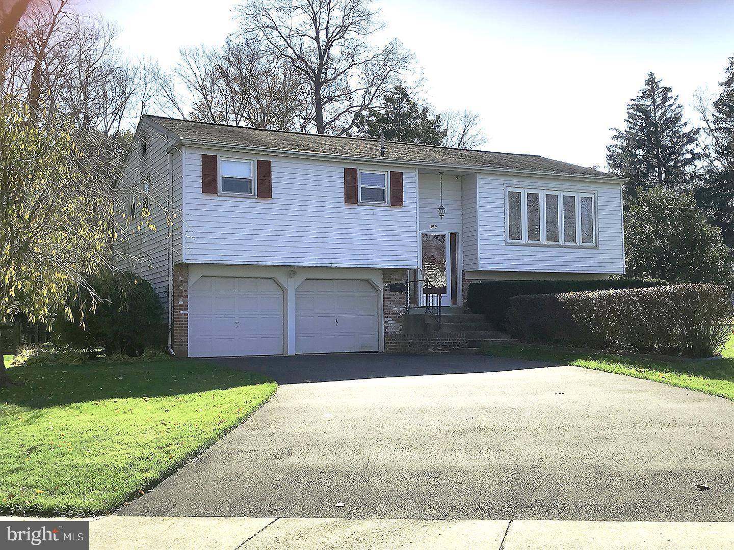 Warminster, PA 18974,939 CORNELL DR