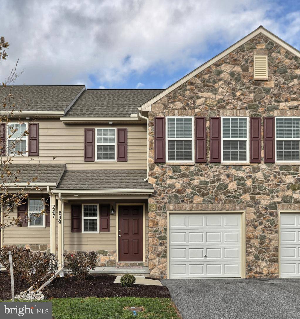 Palmyra, PA 17078,239 S VILLAGE CIR