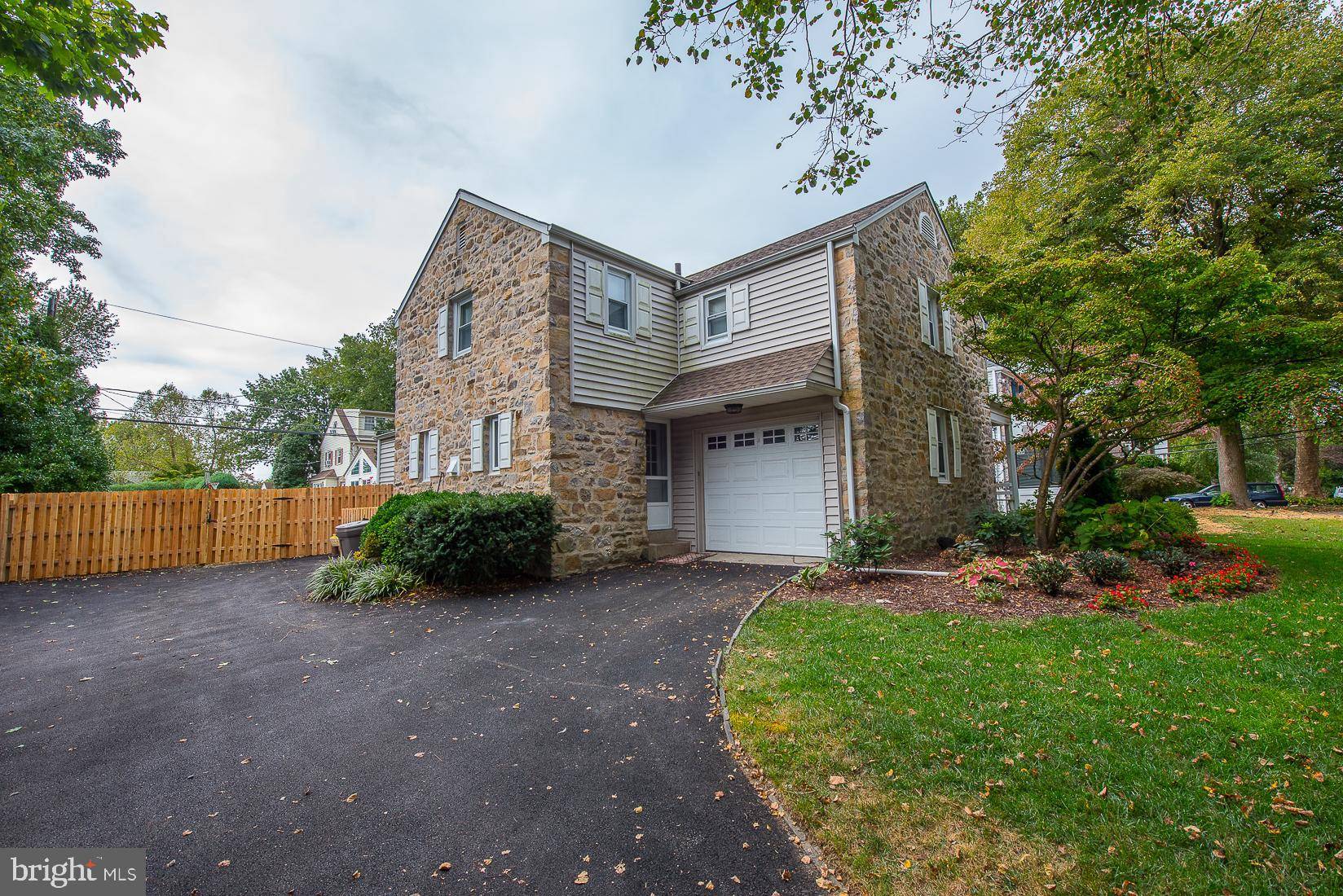 Wynnewood, PA 19096,922 CLOVER HILL RD