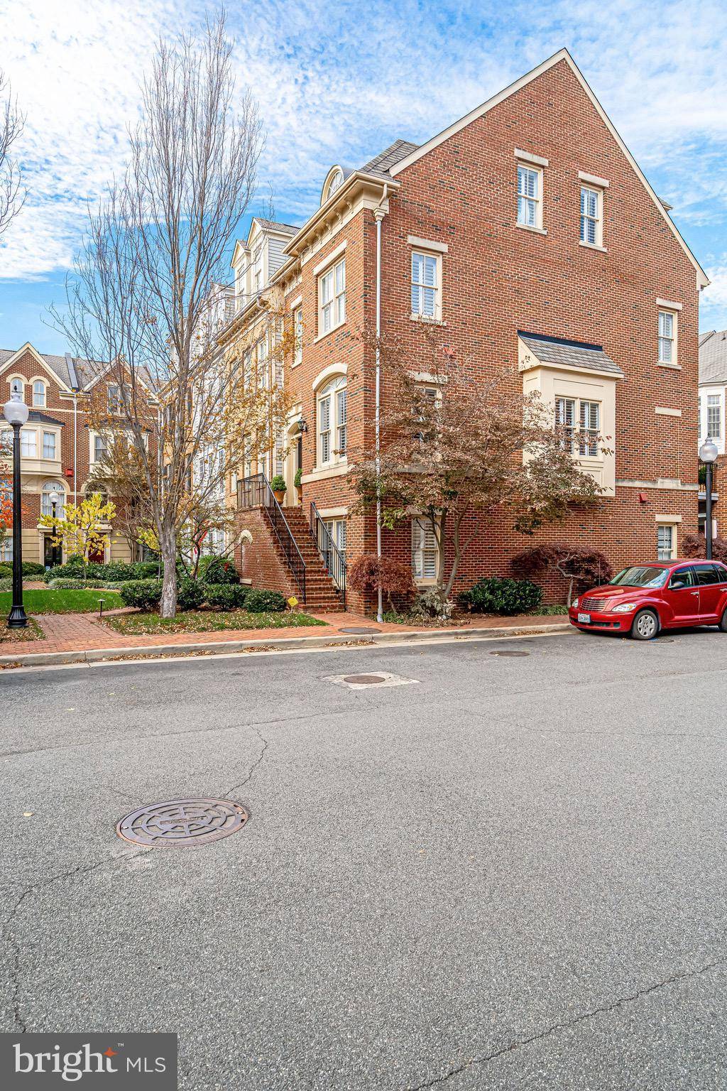 Alexandria, VA 22314,701 FORDS LANDING WAY