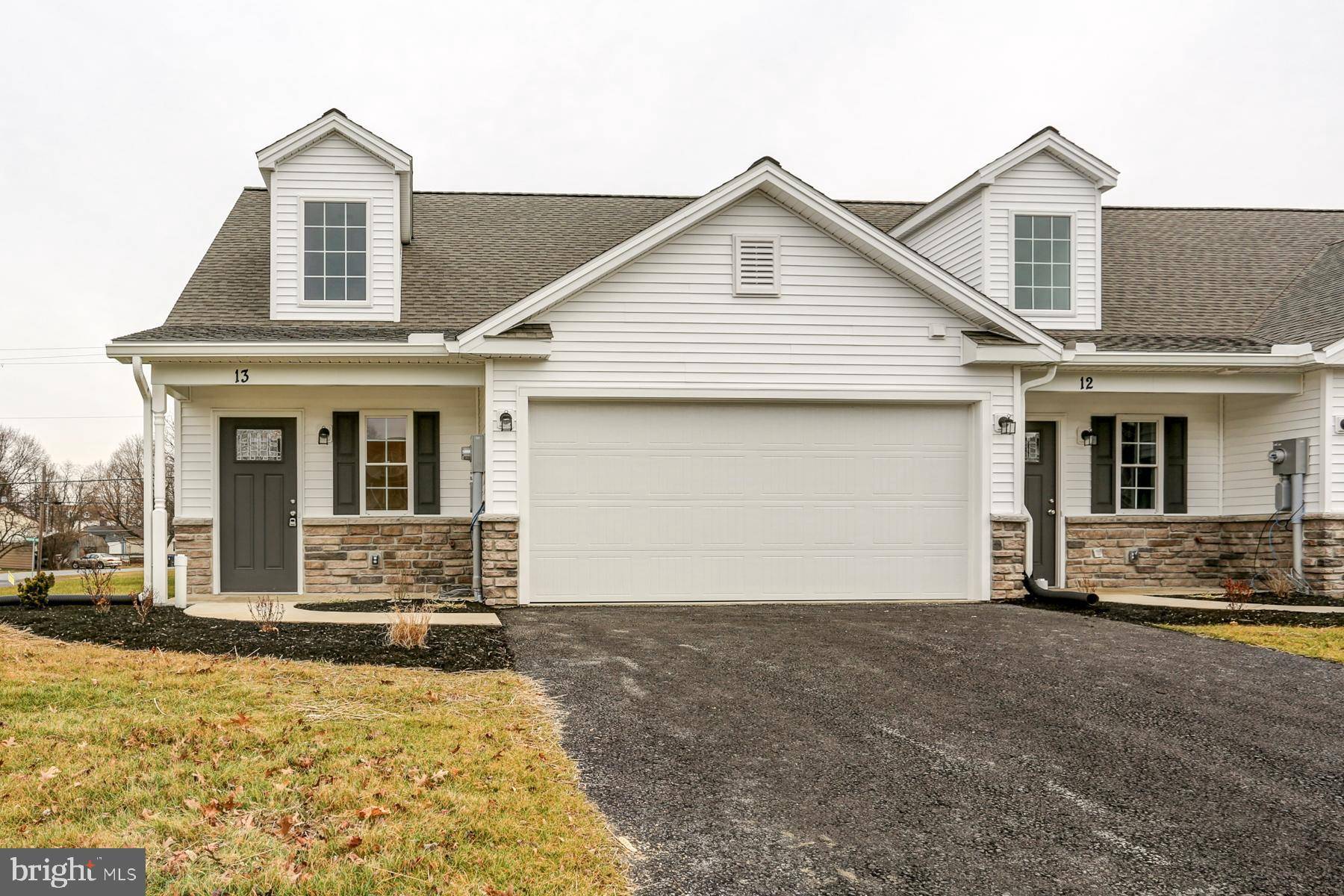 Mount Holly Springs, PA 17065,13 GROUP CT