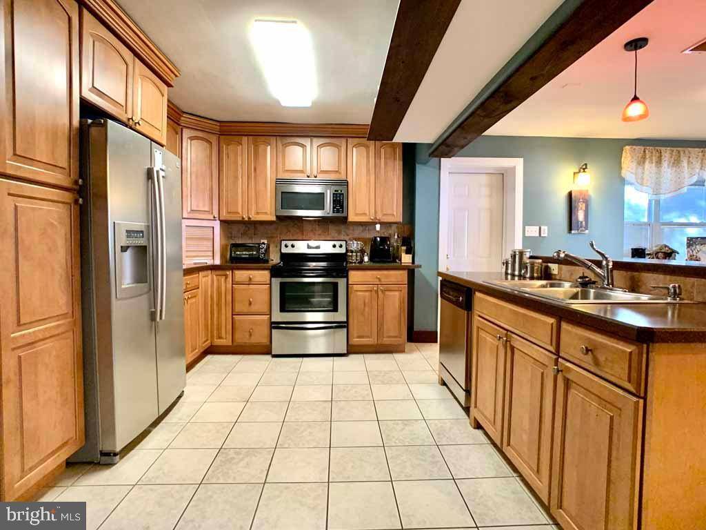 Feasterville Trevose, PA 19053,5 HIDDEN LN