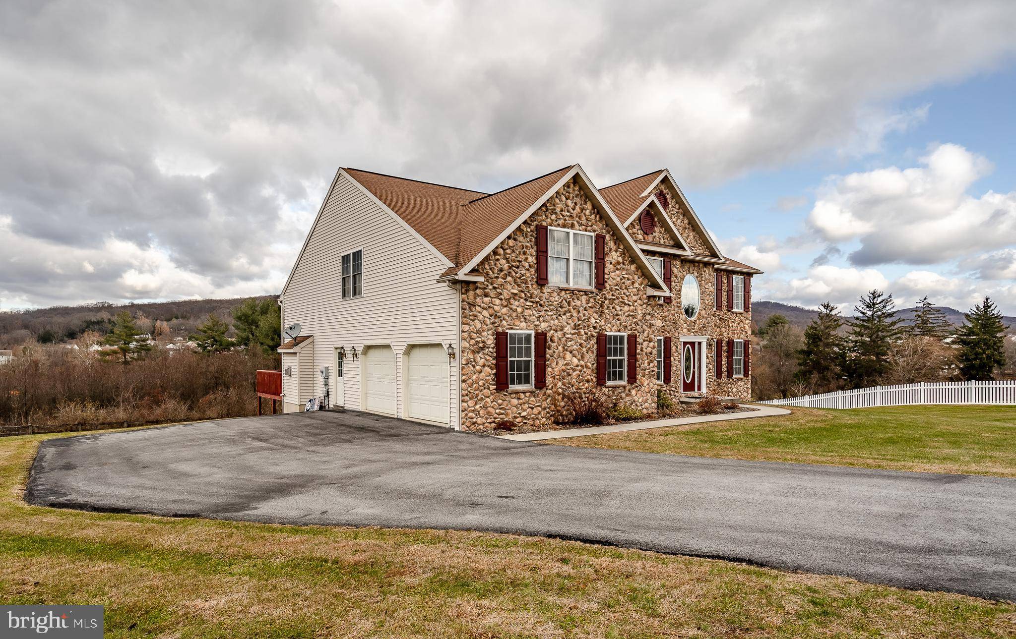 Douglassville, PA 19518,103 FARM VIEW CT