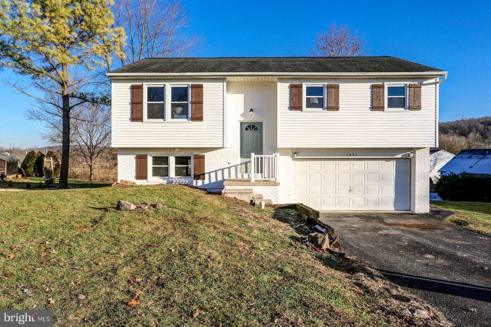 Denver, PA 17517,1095 HOLLY LN