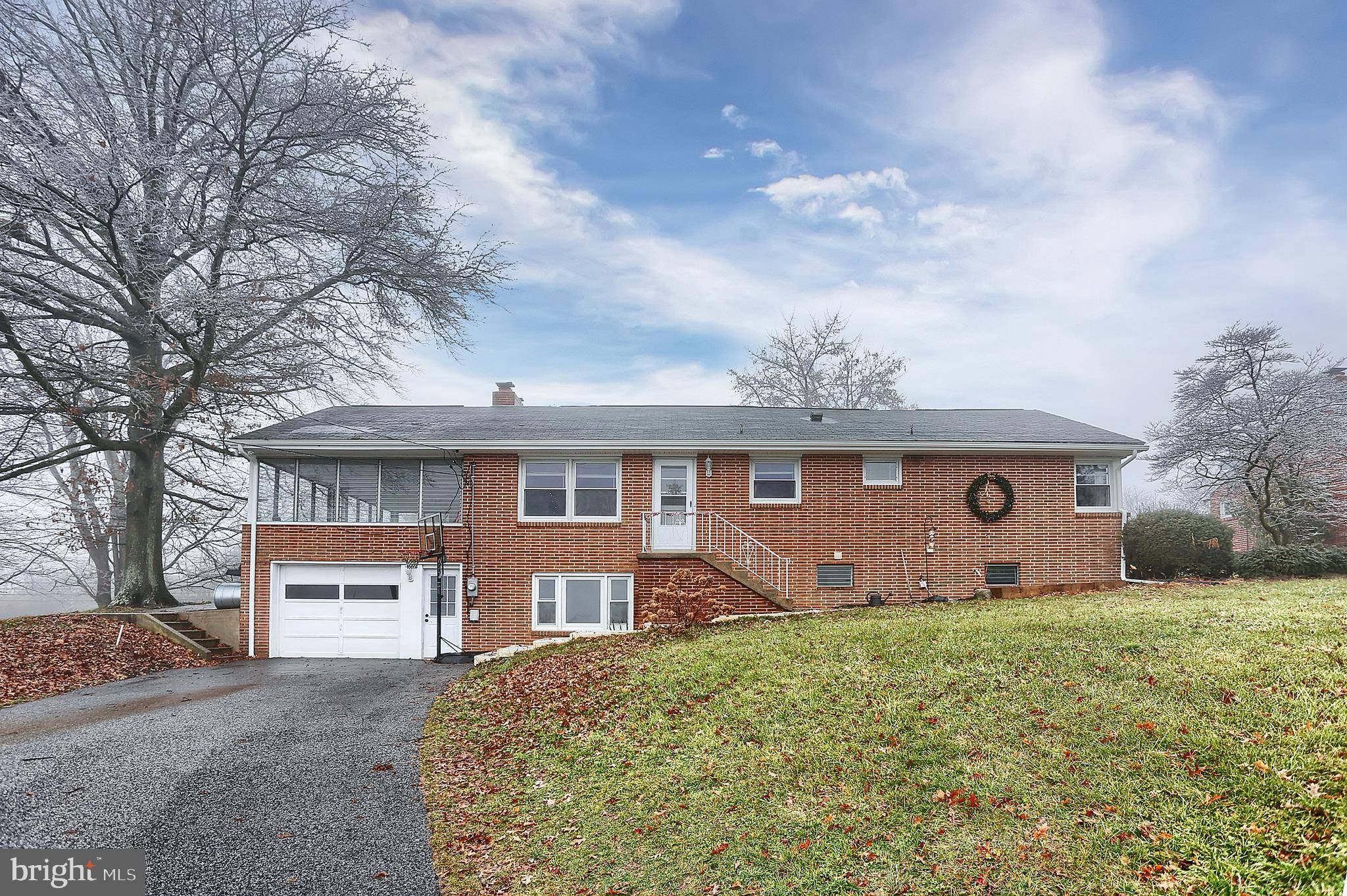 Dillsburg, PA 17019,608 HILLCREST DR